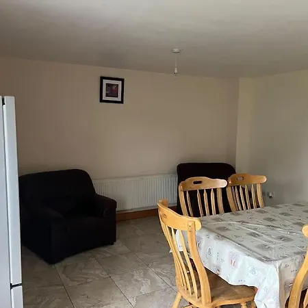Holiday home Modern 4 Bed House In Town *